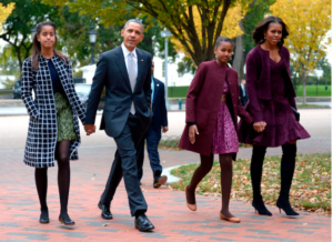 Read more about the article Barack Obama says Michelle told their daughters to avoid a career in politics